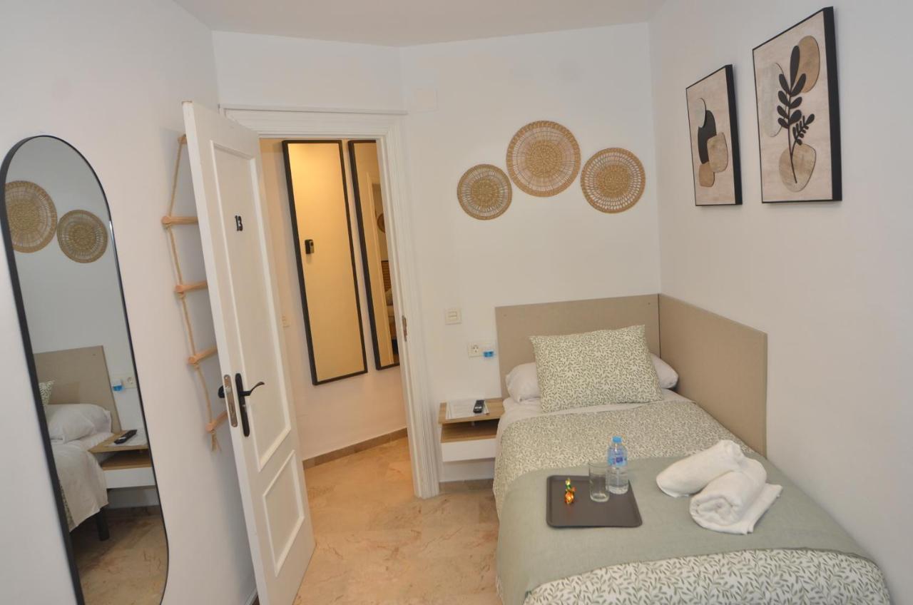 Alojamiento Azahara Hotell Málaga Exteriör bild